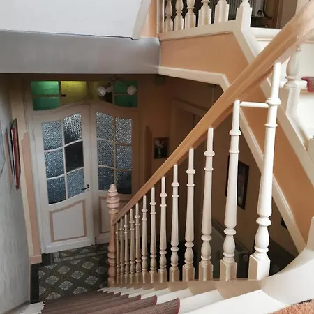 In Einem Alten Apartment *