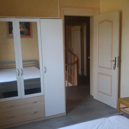 In Einem Alten Apartment