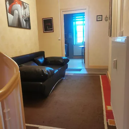 In Einem Alten Apartment