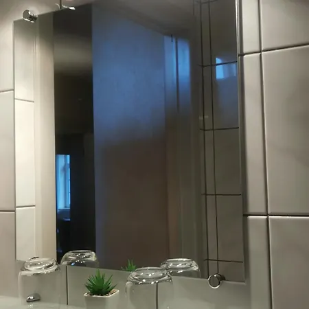 In Einem Alten Apartment *